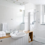 11 Barnaloft Bathroom