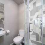 11 Barnaloft Ensuite shower room