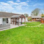Riverside Retreat - Gardens