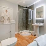Rose Cottage - Bathroom