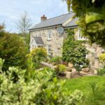 Rose Cottage - Set in beautiful gardens