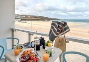 11 Barnaloft Sea Views Porthmeor Beach